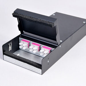 Consolidation Box, Stahl, 24 x LCPC, 50/125µm OM4 (6xLCPC quad)